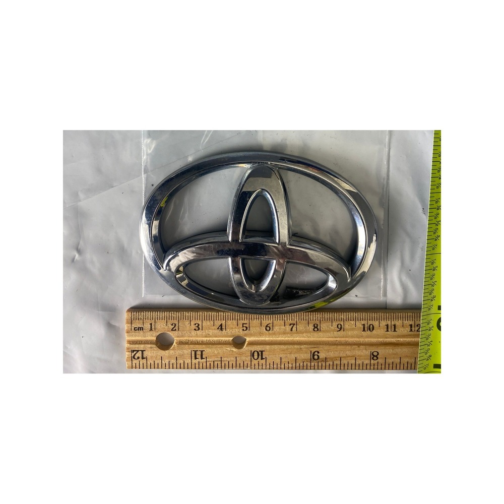 Toyota Chrome Oval Logo Emblem Badge‎ Used